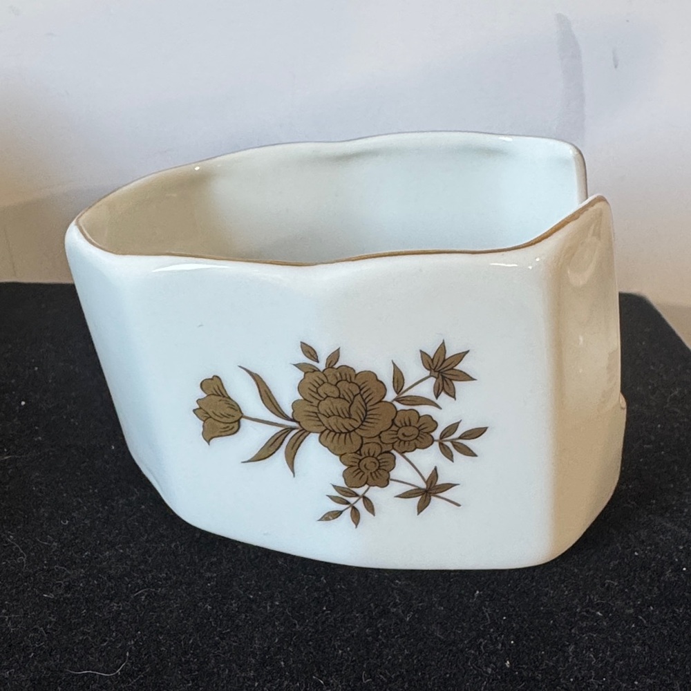 Vintage Andrea by Sadek porcelain spoon rest